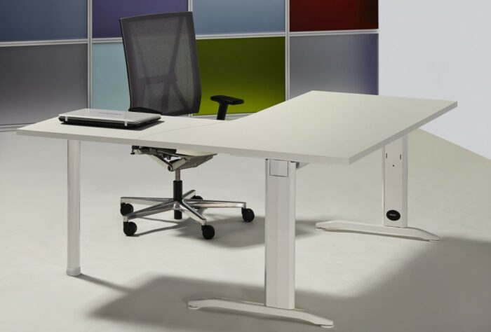 NEWFORMS AMENAGEMENTS Fabricant De Mobilier Sur Mesure En France PHOTO 1 BIS BUREAU PIED L RETOUR