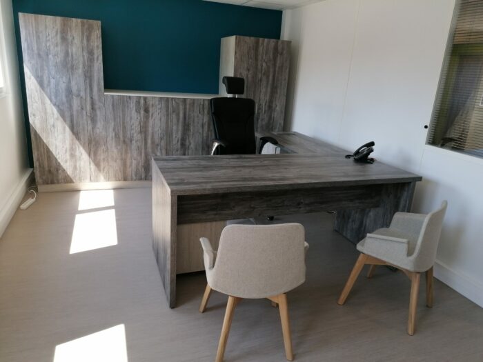 NEWFORMS AMENAGEMENTS Fabricant De Mobilier Sur Mesure En France PHOTO 4 BUREAU H850 L2000 P900 DIRECTION DESSUS STAT